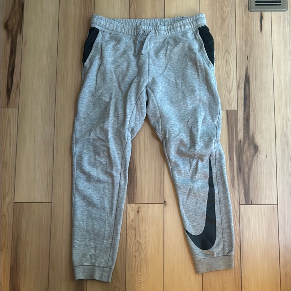 Nike Men’s Grey Lightweight Cotton Joggers with Black Details